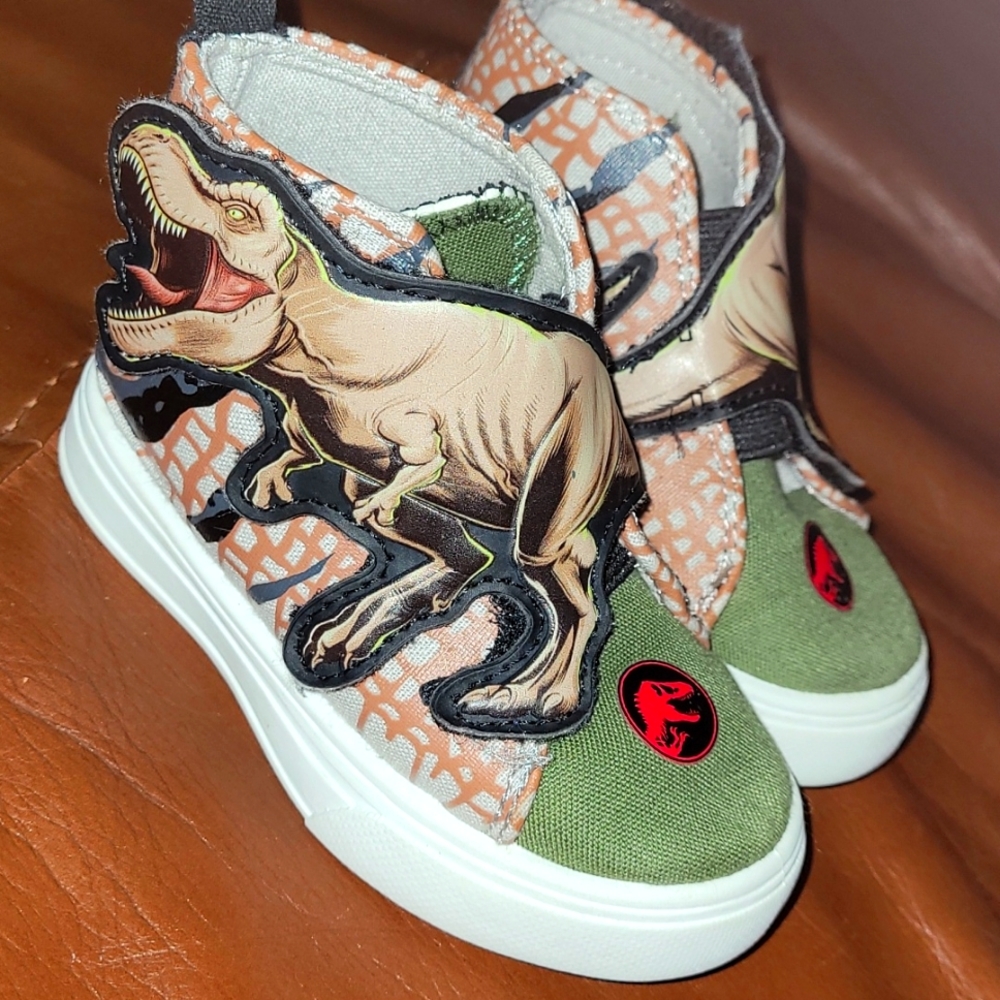 Baby shoes jurrasic world